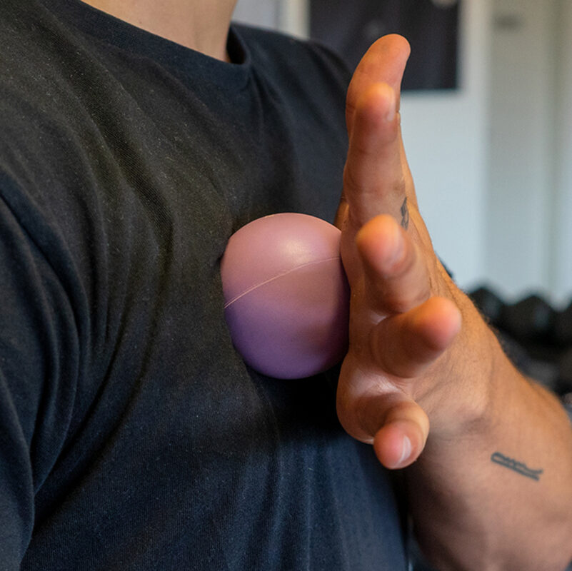 Massageball aus Ebonit Ø 7cm 1