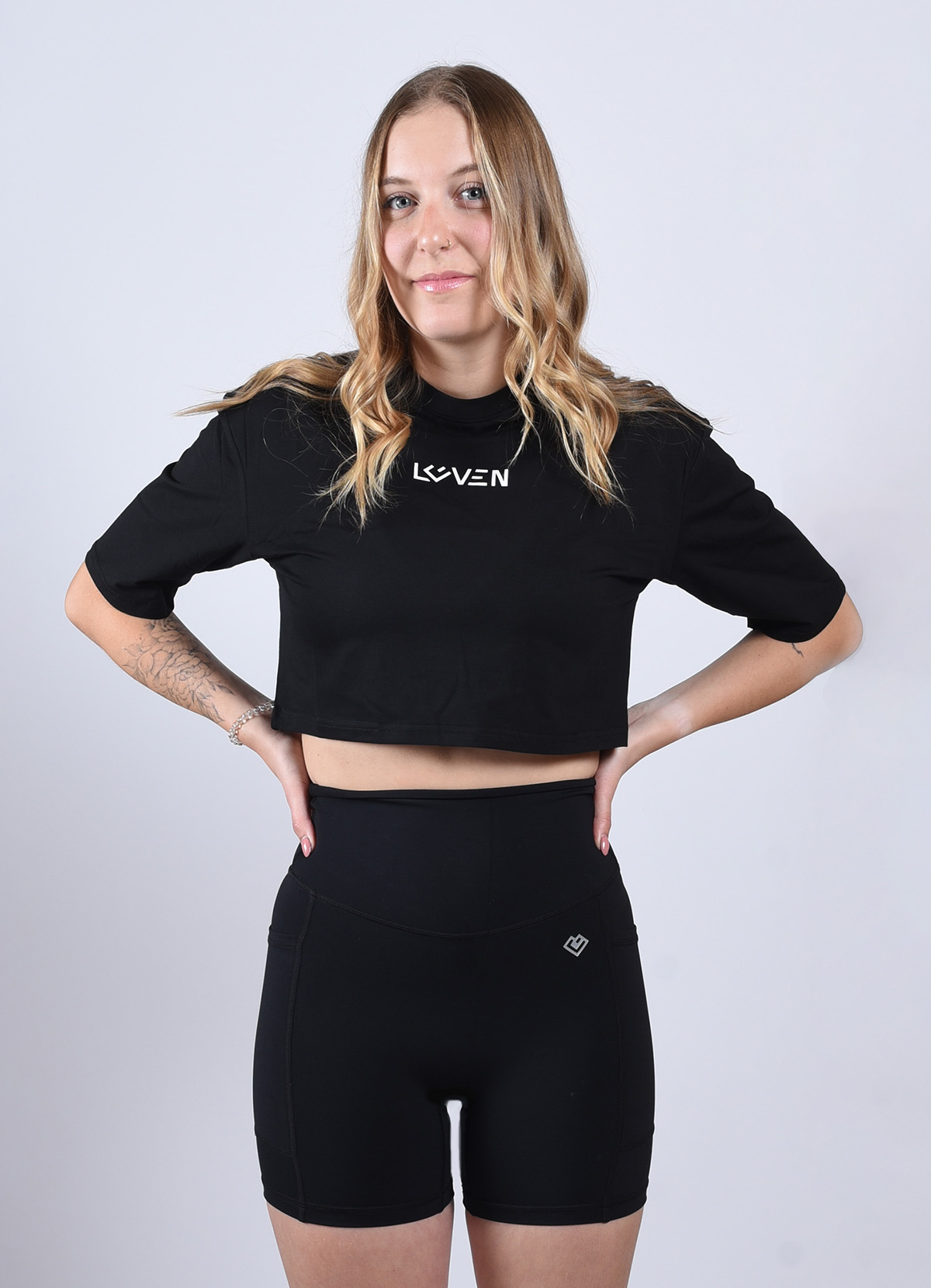 cropped T negro 1 1200