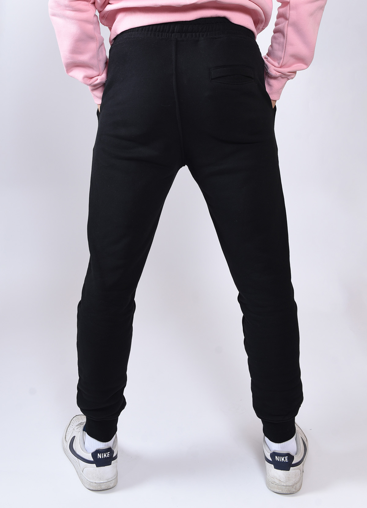 Loven Jogger di Essence Uomo 6 jogger nero 3 1200