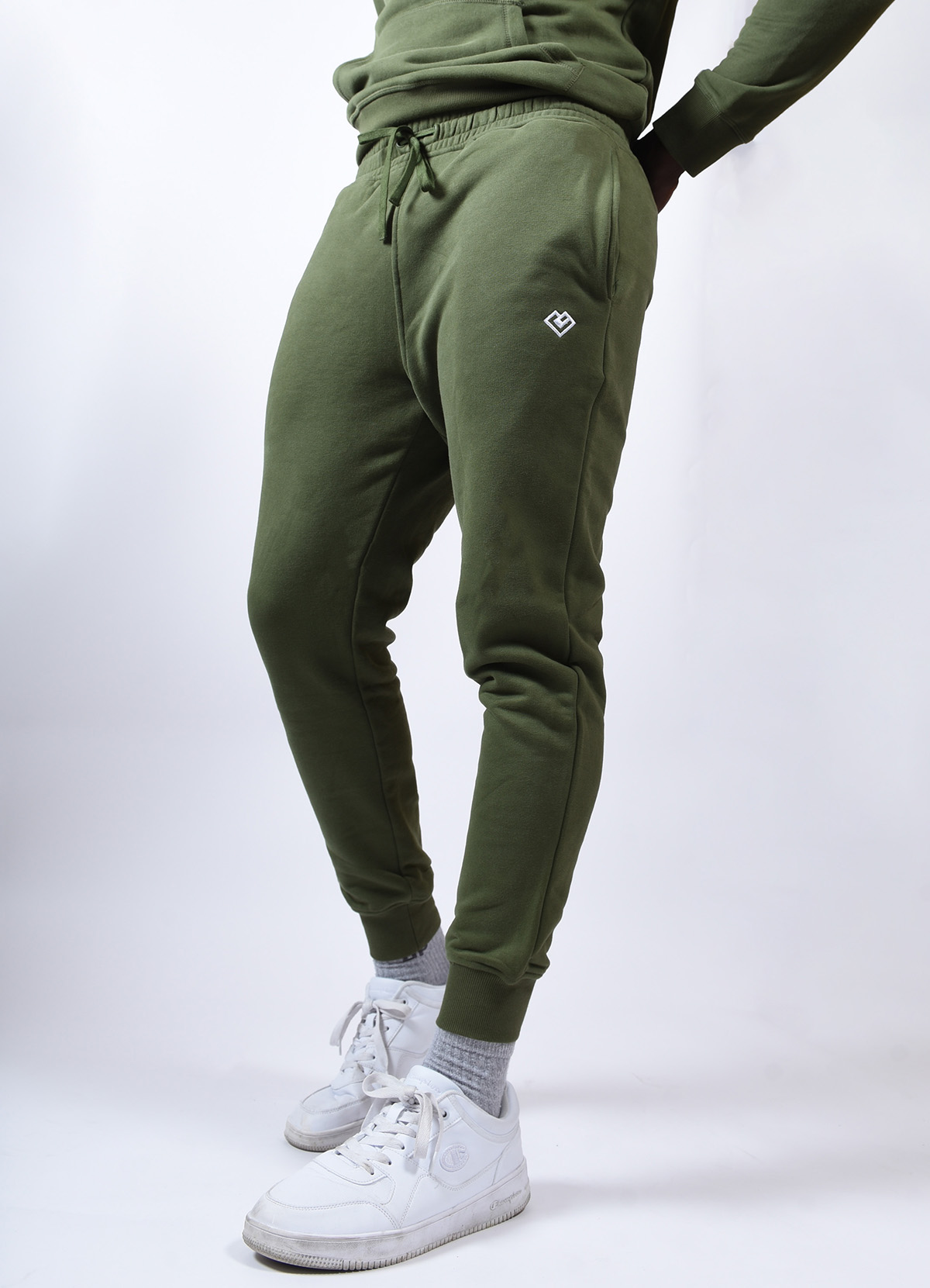 Loven Jogger di Essence Uomo 5 jogger verde 2 1200