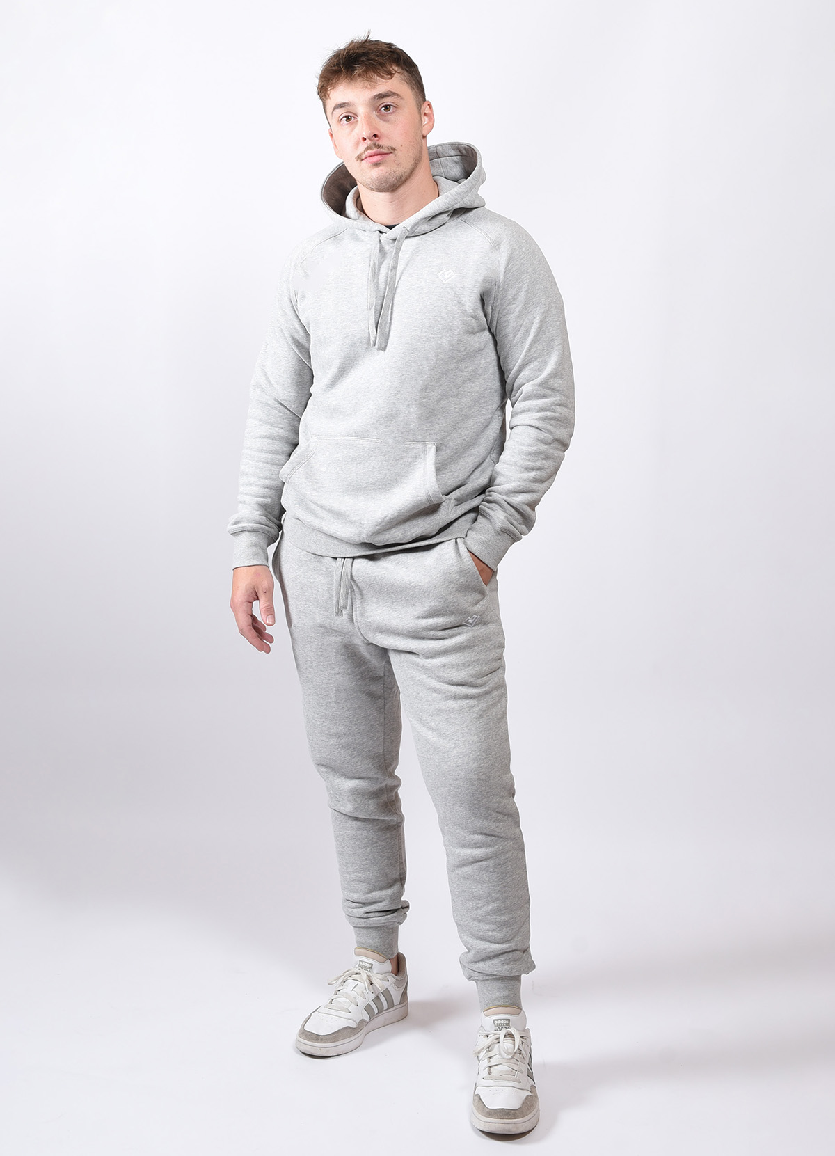 Loven Jogger di Essence Uomo 2 jogger grigio 1 1200
