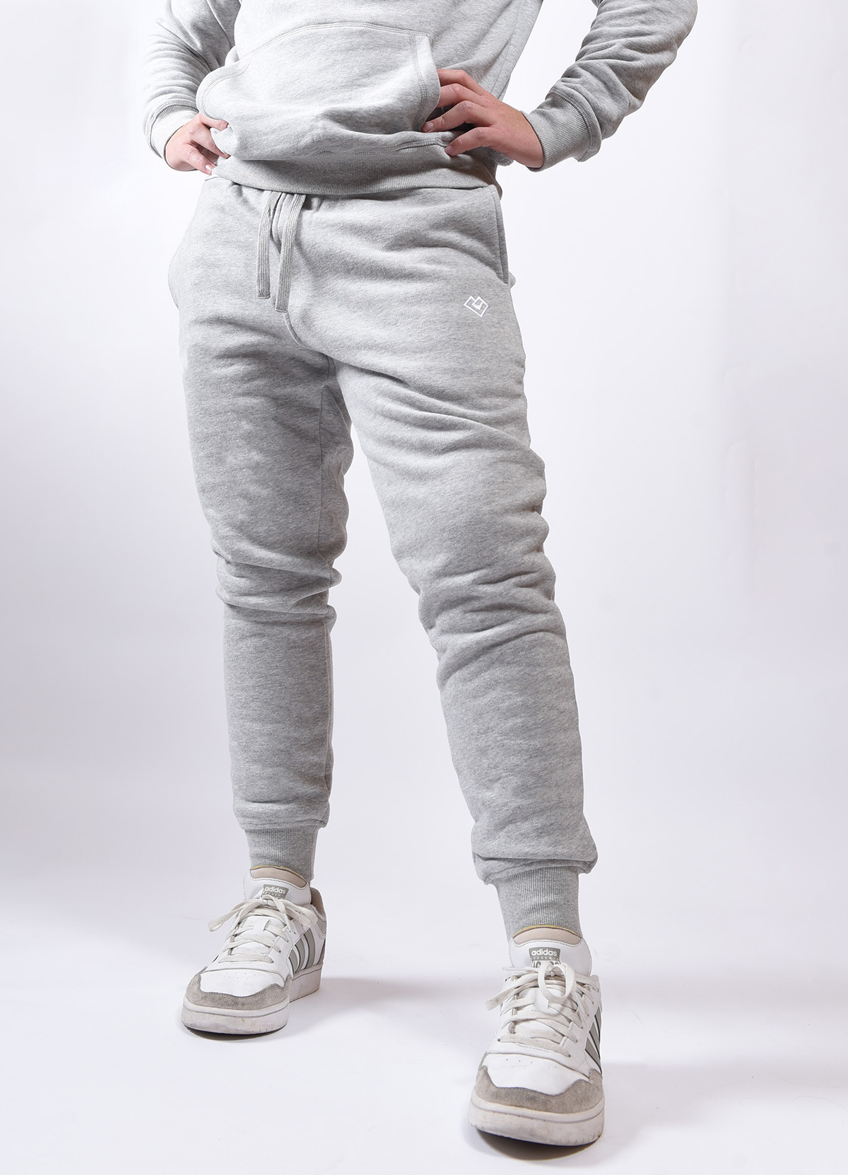 Loven Jogger di Essence Uomo 3 jogger grigio 2 1200