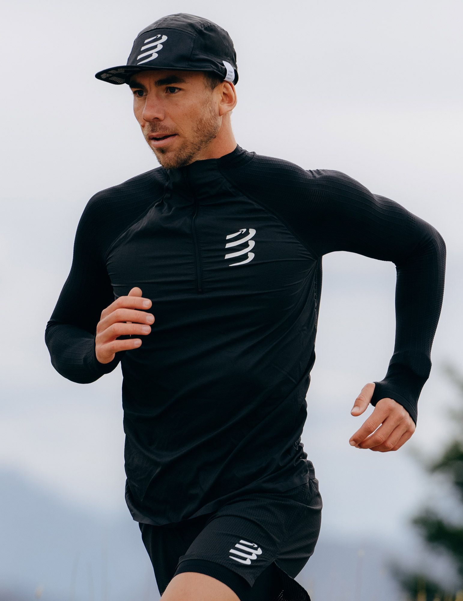 Men's Windproof Seamless Thermoregulation Jacket Compressport 3 Men's Windproof Seamless Half Zip Thermoregulation Jacket Compressport 84341