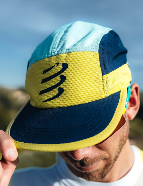 Gorra deportiva transpirable y ajustable Compressport "Gorra ligera de 5 paneles 29 Gorra ligera transpirable y ajustable de 5 paneles Compressport 52001