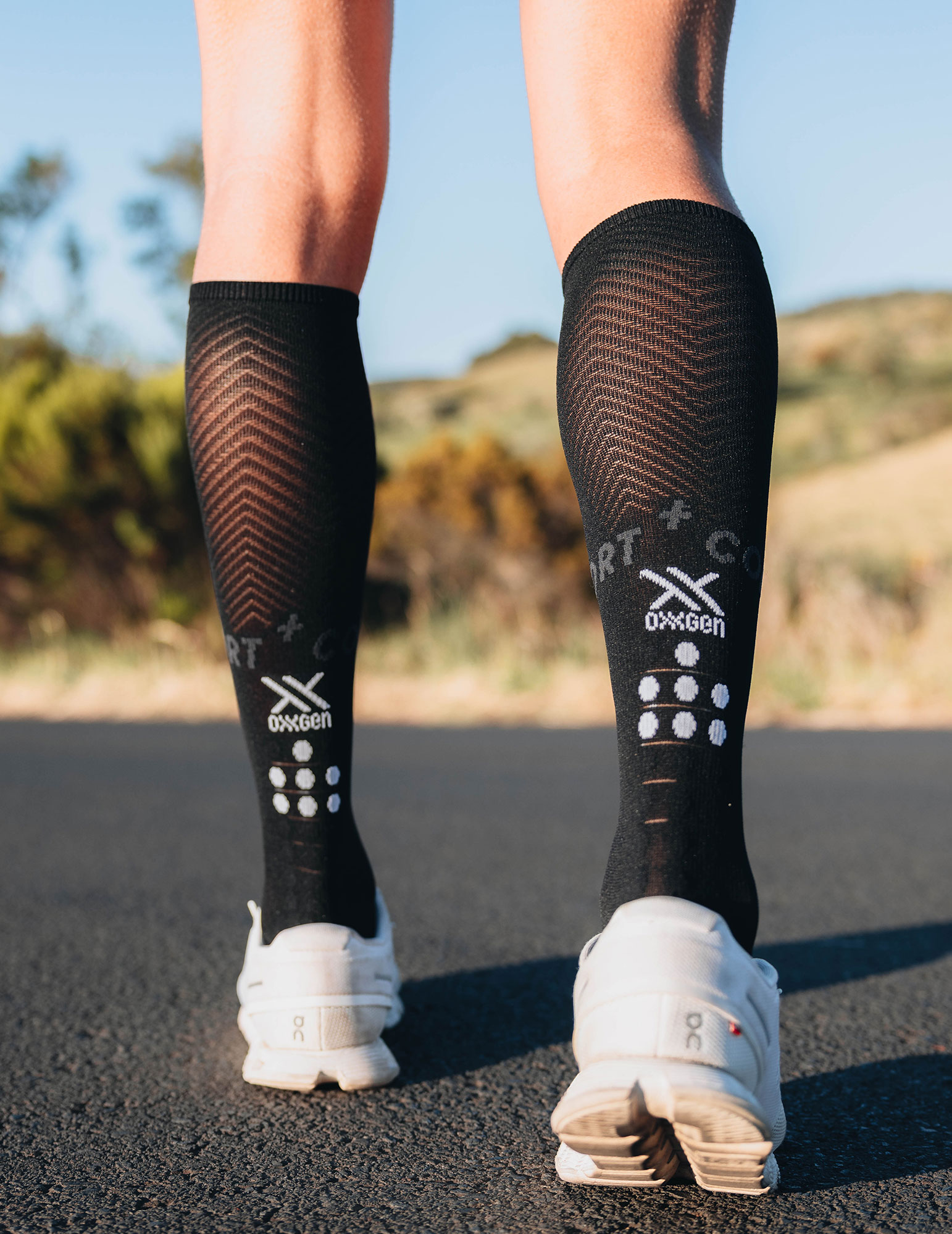 Calzini a compressione alta "Full Socks Oxygen" di Compressport 7 Calze complete Calze a compressione Oxygen Compressport 69389