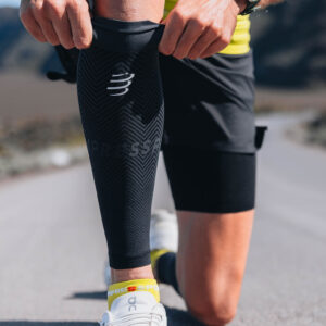 Manicotti a compressione per polpacci "R2 Oxygen" Compressport (set di 2) 20 R2 Oxygen Compressport maniche a compressione per polpacci set di 2 20941