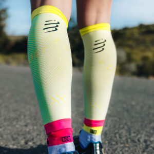 Manicotti a compressione per polpacci "R2 Oxygen" Compressport (set di 2) 14 Compressport R2 Oxygen Calf Compression Sleeves Set di 2 68612