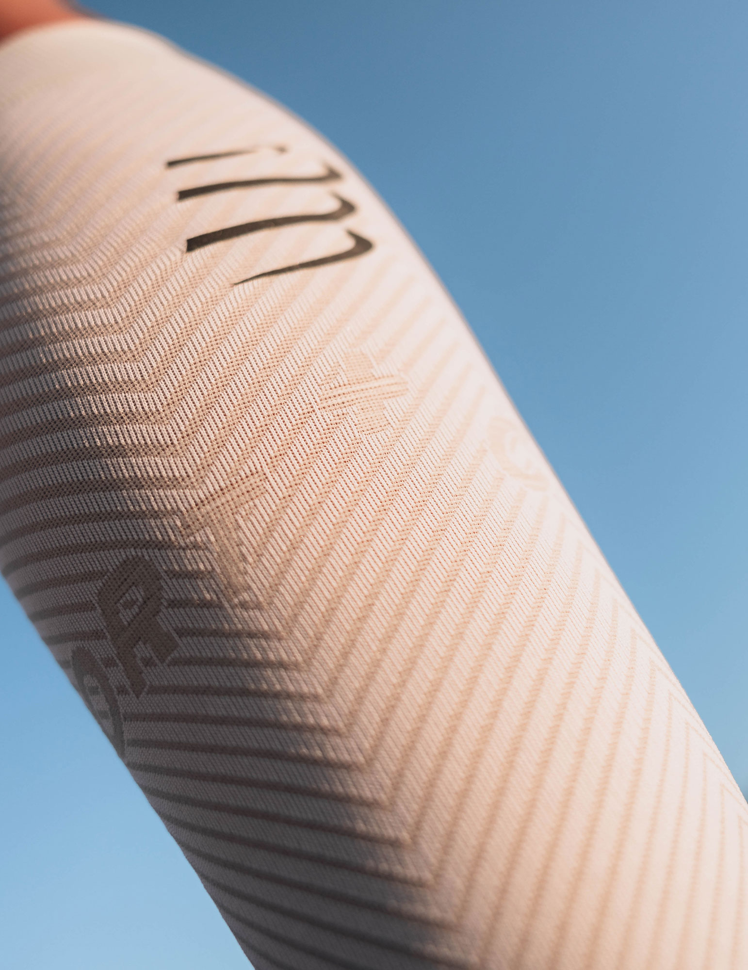 Manicotti a compressione per polpacci "R2 Oxygen" Compressport (set di 2) 6 R2 Oxygen Compressport Maniche a compressione per polpacci Set di 2 89542