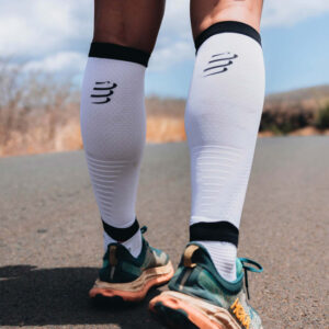 Manicotti a compressione per polpacci "R2 3.0" Compressport (set di 2) 44 Compressport R2 3.0 Calf Compression Sleeves Set di 2 18877
