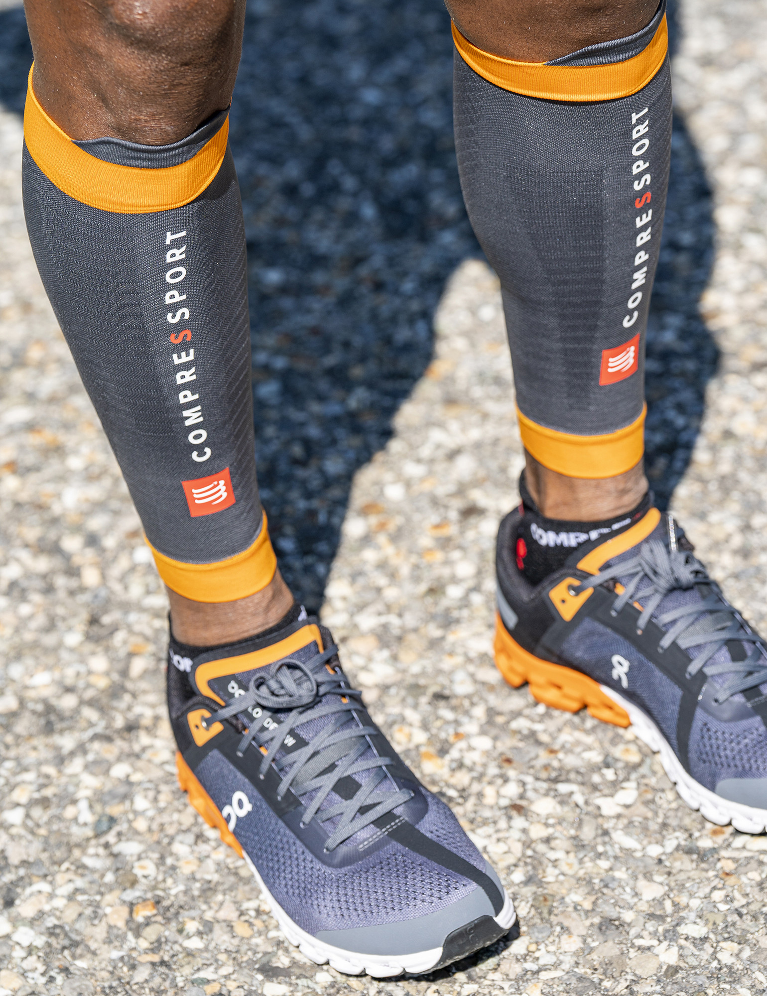 Manicotti a compressione per polpacci "R2 3.0" Compressport (set di 2) 27 Compressport R2 3.0 Calf Compression Sleeves Set di 2 54912
