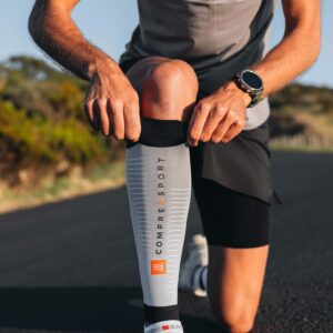 Manicotti a compressione per polpacci "R2 3.0" Compressport (set di 2) 69 Compressport R2 3.0 Calf Compression Sleeves Set di 2 57244