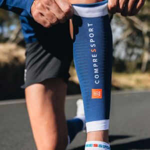 Manicotti a compressione per polpacci "R2 3.0" Compressport (set di 2) 60 Compressport R2 3.0 Calf Compression Sleeves Set di 2 76729
