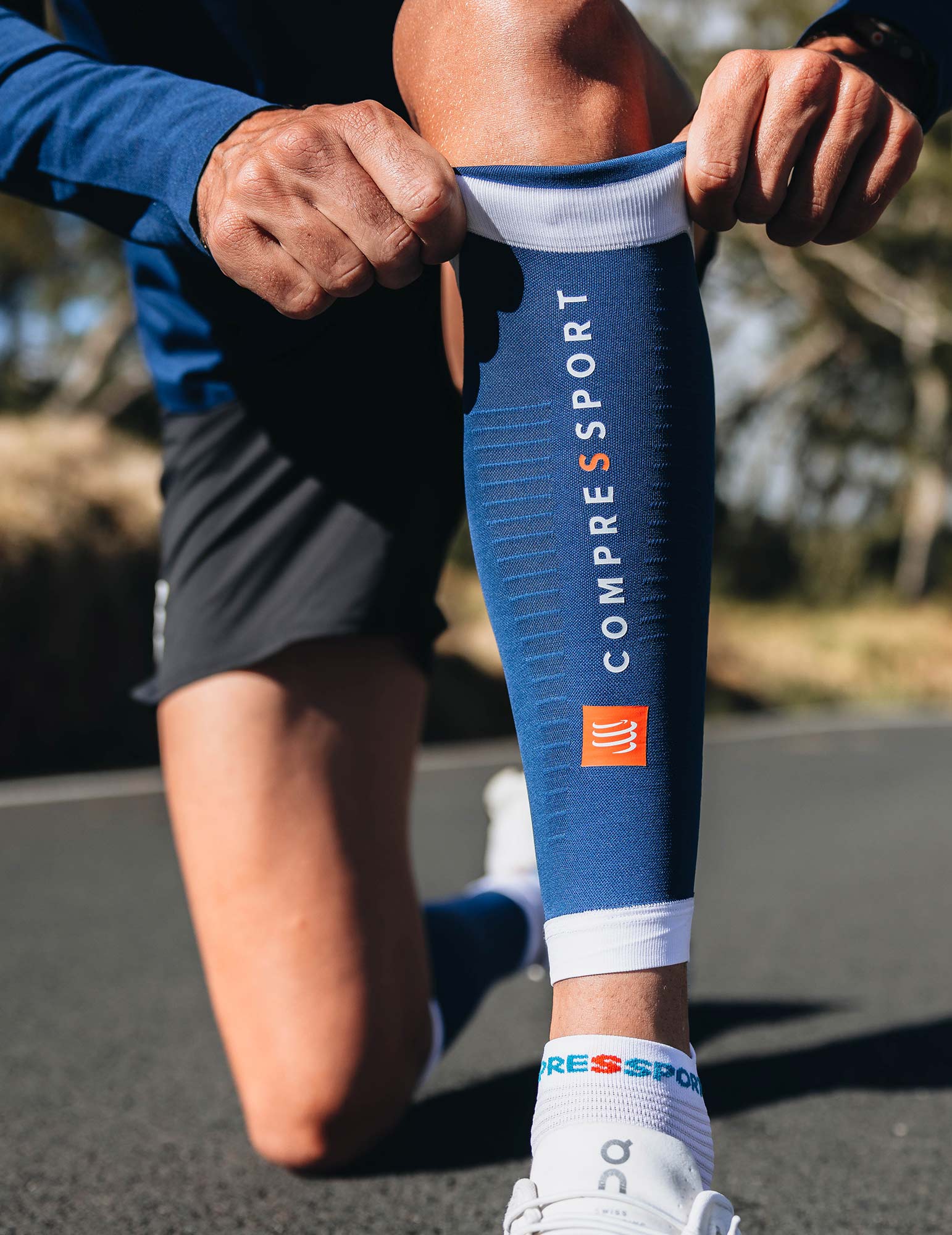 Manicotti a compressione per polpacci "R2 3.0" Compressport (set di 2) 21 Compressport R2 3.0 Calf Compression Sleeves Set di 2 76729