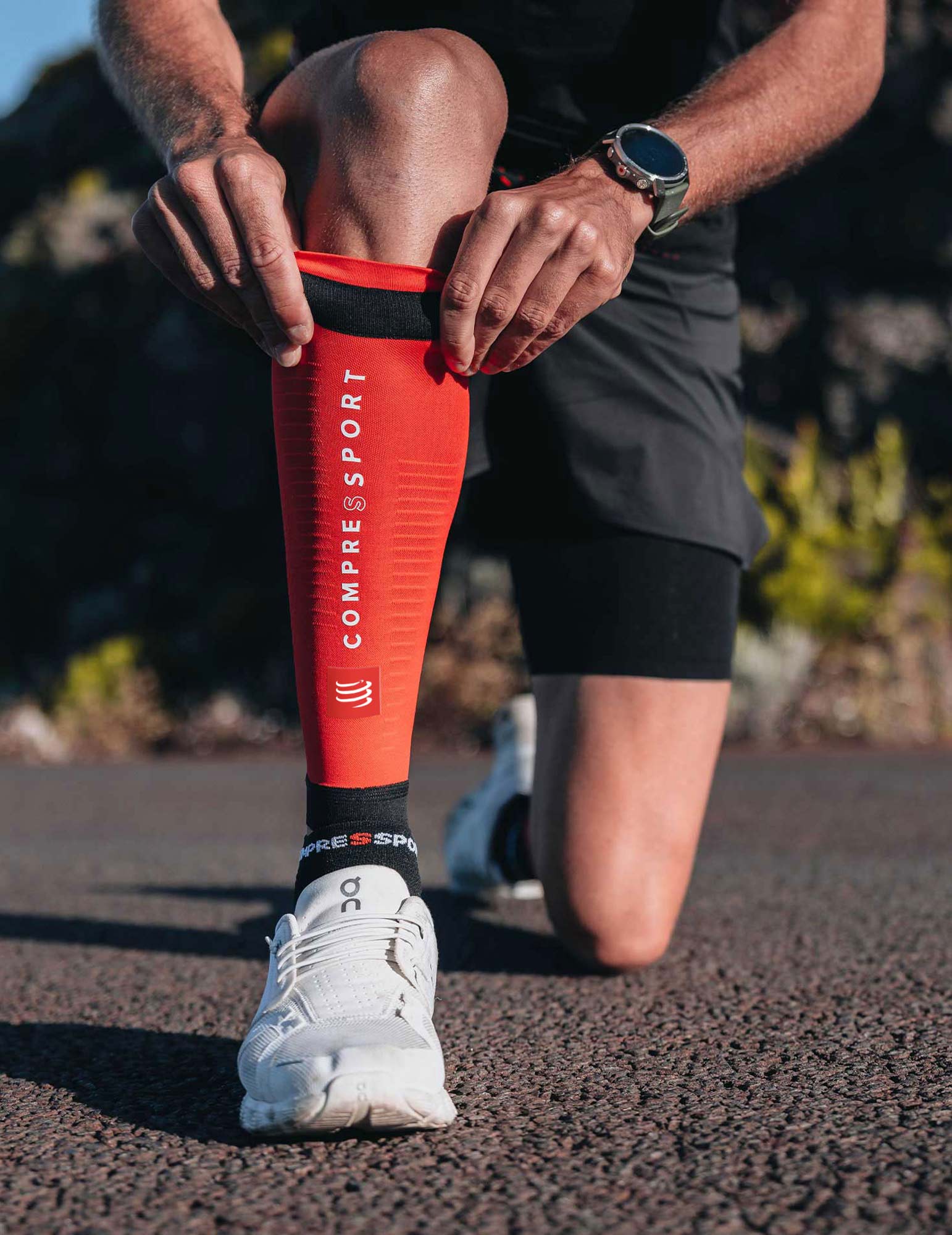 Manicotti a compressione per polpacci "R2 3.0" Compressport (set di 2) 24 Compressport R2 3.0 Calf Compression Sleeves Set di 2 77244