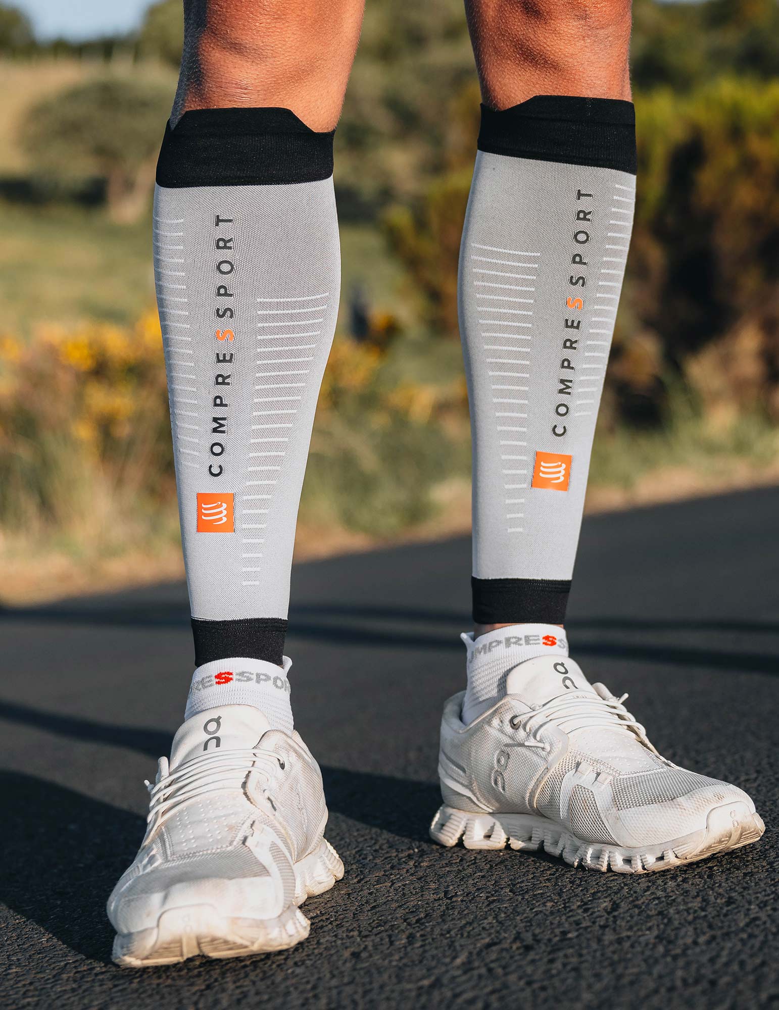 Manicotti a compressione per polpacci "R2 3.0" Compressport (set di 2) 29 Compressport R2 3.0 Calf Compression Sleeves Set di 2 82461