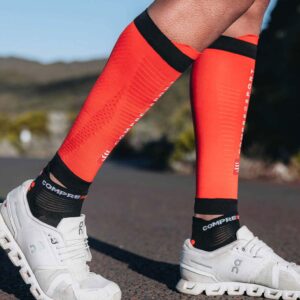 Manicotti a compressione per polpacci "R2 3.0" Compressport (set di 2) 62 Compressport R2 3.0 Calf Compression Sleeves Set di 2 87857