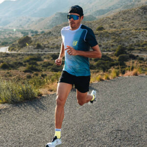 T shirt running Performance SS Homme Compressport 66668