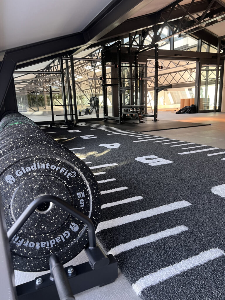 Express-Einrichtung eines Personal-Trainings-Raums: eine Herausforderung, die in 14 Tagen bewältigt wurde 7 tapis course