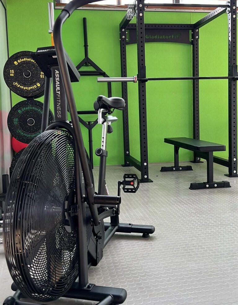 Transformer un espace restreint en zone de performance : Le projet SwissBasketball 6 zone fitness swissbasketball e1745325796455